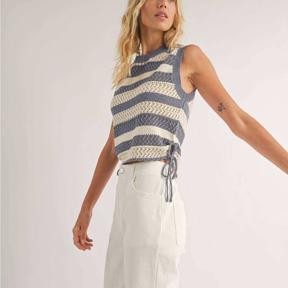 Sadie & Sage Blue and Cream Crochet Knit Striped Sleeveless Women’s Large